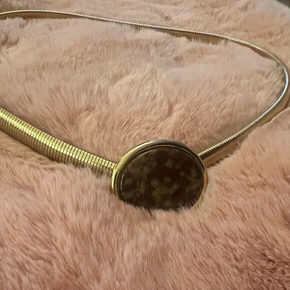 Vintage women’s Accesocraft NY Gold tone slinky belt w quartz like buckle. - Picture 2 of 6